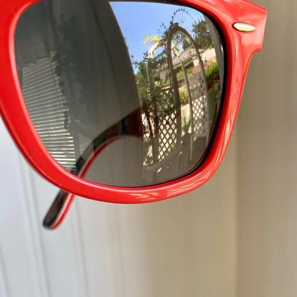 🪸❤️RAY-BAN “RARE” COLOR CORAL RED W/ FLORAL ALOHA PRINT EXCELLENT NO SCRATCHES!